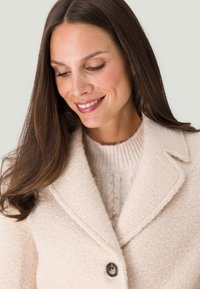 zero MIT KNOPFLEISTE - Halflange jas - french oak