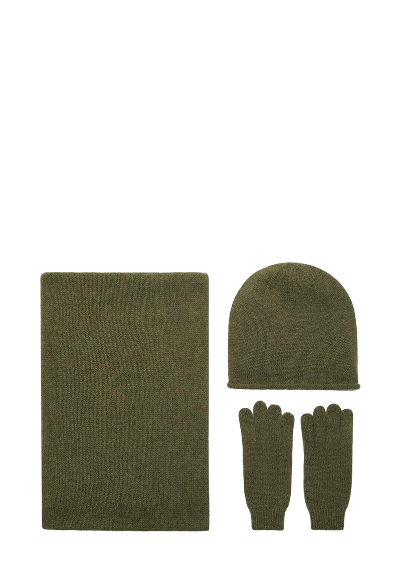 Set di cappello in maglia verde oliva, guanti e sciarpa. Texture morbida con un motivo uniforme, caratterizzato da cuciture minimali e punte dei guanti arrotondate.