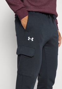 Under Armour RIVAL FLEECE - Træningsbukser - black/white
