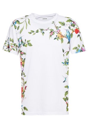 Weißes Kurzarm-T-Shirt mit bunten Blumen- und Vogelmuster entlang der Schultern, Ärmel und Seiten.