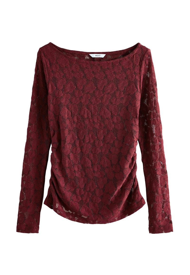 Burgundy långärmad topp i spets med blommönster, med en vid halsringning och rynkade detaljer på sidan för extra textur.