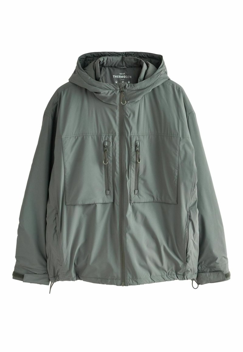 Vihreä eristetty takki, jossa on huppu, kaksi vetoketjullista etutaskua ja joustavat hihansuut. Valmistettu sileästä, kevyestä materiaalista.