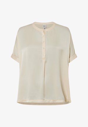 Cremefarvet kortærmet bluse med rund krave, knaplukning og omslåede manchetter. Glat tekstur og letvægtsstof.