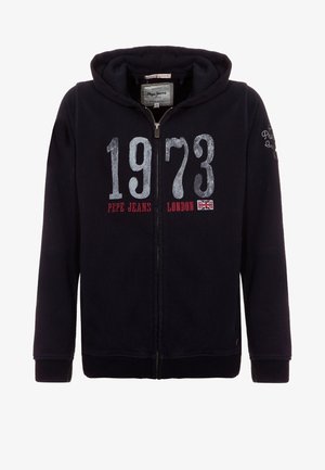 Sort lynlås-hættetrøje med hætte, der viser "1973" i stort gråt tryk, "Pepe Jeans London" i rødt, og et lille Union Jack-flag på forsiden.