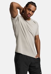 Unselected, carbon-black reflective