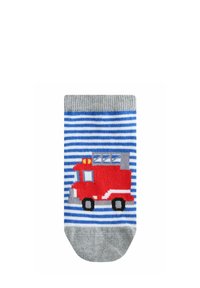 Knöchelsocke für Kinder mit blauen und weißen Streifen, grauem Bündchen und Zehenbereich, mit rotem Feuerwehrwagen-Motiv.