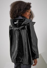 Lipsy SHOWER RESISTANT RAIN SCHOOL  - REGULAR FIT - Vodoodporna jakna - black high shine