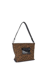 Tasche aus Leo-Print-Stoff mit schwarzen Lederelementen, ausgestattet mit einer Fronttasche und einem verstellbaren Schultergurt. Rechteckige Form.