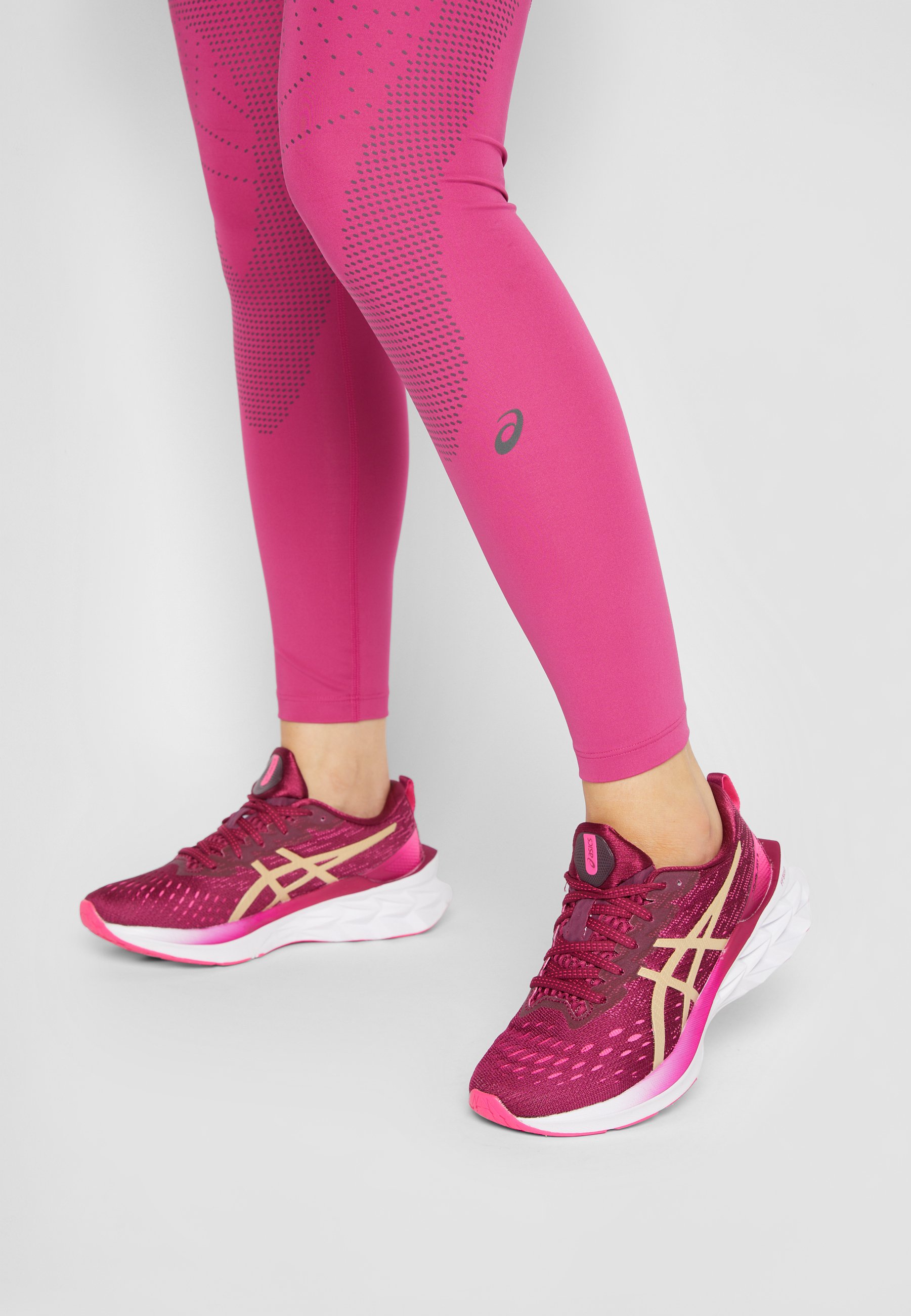 ASICS NOVABLAST 2 - Hardloopschoenen neutraal - dried  berry/champagne/donkerrood - Zalando.nl