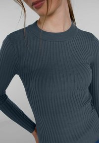 Pieces PCCRISTA O NECK  - Strickpullover - ombre blue