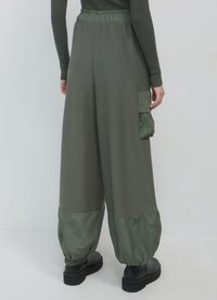 Calliope JOGGER TASCHE  - Cargohose - verde militare chiaro