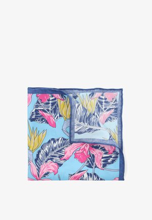Kwadratowy szalik z niebieskim tłem i tropikalnymi wzorami kwiatowymi w kolorze różowym, żółtym i zielonym. Wykończony granatowym bordem. Miękka tkanina.