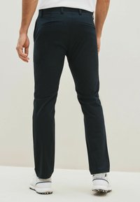 Next SLIM FIT SHOWER RESISTANT - Chinos tipa bikses - navy blue