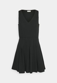 Czarna sukienka bez rękawów z dekoltem w kształcie litery V, dopasowanym topem i rozkloszowanym dołem, z plisami w pasie i gładką fakturą.