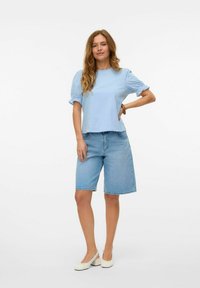 Vero Moda VMSENNA - T-shirt con stampa - cashmere blue