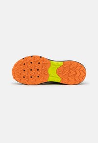 ASICS PRE VENTURE 9 UNISEX - Løpesko for mark - black/bright orange