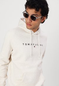 Tommy Jeans LINEAR LOGO HOODIE - Sweatshirt - oat