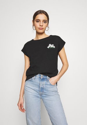 VISBY FLOWER POCKET - Triko s potiskem - black