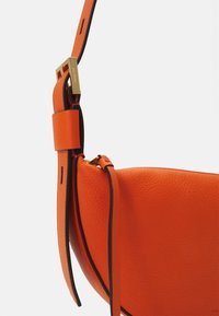 AllSaints HALF MOON  - Borsa a tracolla - orange