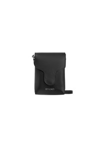 Schwarze Lederhandytasche mit einem Klappenverschluss, glatter Oberfläche, minimalistisches Design, ausgestattet mit einem Tragegurt und geprägtem Markenlogo an der Unterseite.