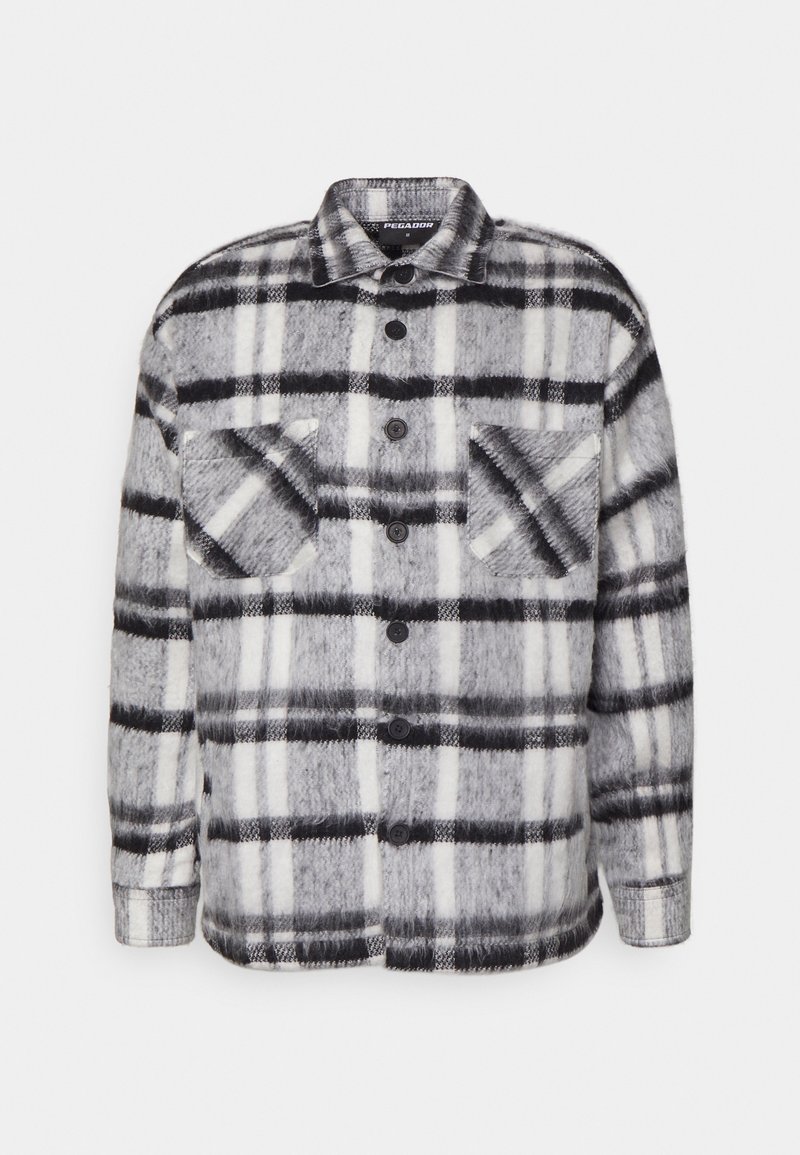 Camisa de flanela em xadrez cinza e branco com dois bolsos no peito, botões pretos e colarinho arredondado. Textura suave e ajuste relaxado.
