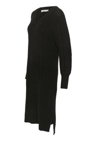 Rochie tricotată neagră, cu decolteu în V, mâneci lungi, slituri laterale și model texturat de tricotaj cu fir. Material moale, de grosime medie.
