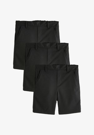 Drei Paare schwarze knielange Shorts mit Gürtelschlaufen und vorderen Seitentaschen, geschichtet und vor einem weißen Hintergrund dargestellt.