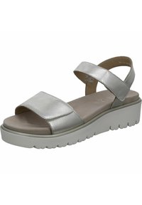 Sandali metallici argento con due fasce larghe, una soletta imbottita e una suola bianca spessa con un design texturizzato.