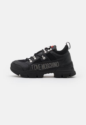 Trainers - black