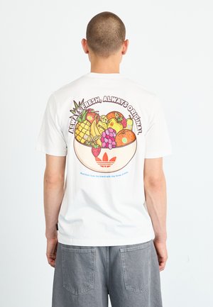 GRAPHIC  - Apdrukāts T-krekls - white