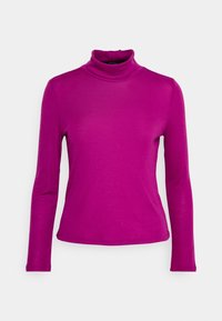 Dopasowany golf z długim rękawem w jasnym kolorze magenta, wykonany z miękkiej tkaniny o gładkiej fakturze i minimalnej liczbie szwów dla czystego wyglądu.