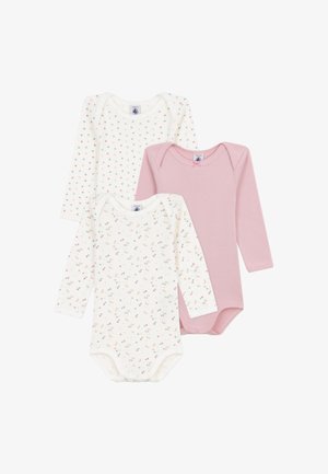 Tri dolgimi rokavi otroške bodysuits: ena kremna z cvetličnim vzorcem, ena kremna z večbarvnimi srčki in ena enobarvna svetlo roza.