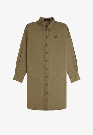 Robe-chemise à manches longues, boutonnée, avec petits carreaux noirs et jaunes, col pointu et petit logo brodé sur le côté gauche de la poitrine.