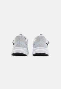 Puma REFLECT LITE UNISEX - Cestná bežecká obuv - silver mist/black/magenta gleam