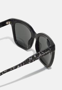 Michael Kors SAN MARINO - Óculos de sol - grey/black