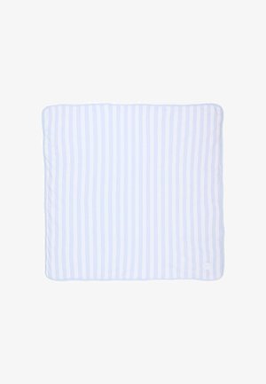 Prostokątny poduszka w pionowe paski w jasnoniebieskim i białym kolorze, z zaokrąglonymi krawędziami, na białym tle.