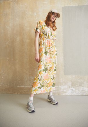 DYNAMITE GIRL AGAIN - Velika haljina - snow white subtly/salty multic