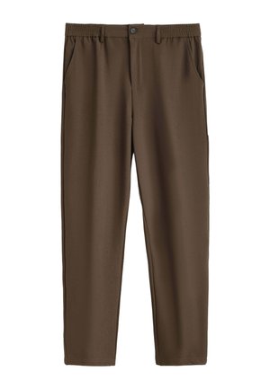 Pantalon marron à jambes droites avec taille élastique, fermeture à bouton et poches latérales, présenté à plat sur fond blanc.