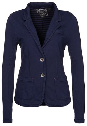 Blazer azul marino ajustado con dos bolsillos delanteros, dos botones, solapa con muesca y forro interior a rayas.
