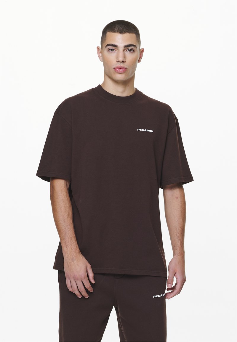 Pegador LOGO TEE - T-shirts - washed oak brown