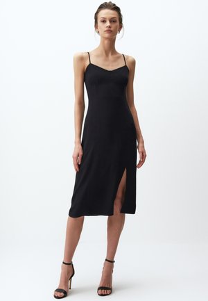 MIDI WITH STRAPS AND FLAT SLITS - Jurk - black