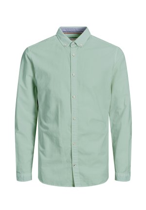 Svetlozelená košela s dlhými rukávmi z bavlny, s golierom na gombíky a prednými gombíkmi, s jemnou textúrou a uvoľneným strihom.