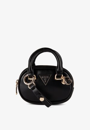 Sac à main compact en cuir noir avec poignées arrondies, garnitures dorées et logo Guess triangulaire sur le devant.