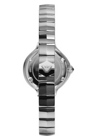 Orologio in acciaio inossidabile con bracciale a maglie rettangolari lucido. La cassa presenta un logo e un retro testurizzato, offrendo un design elegante.