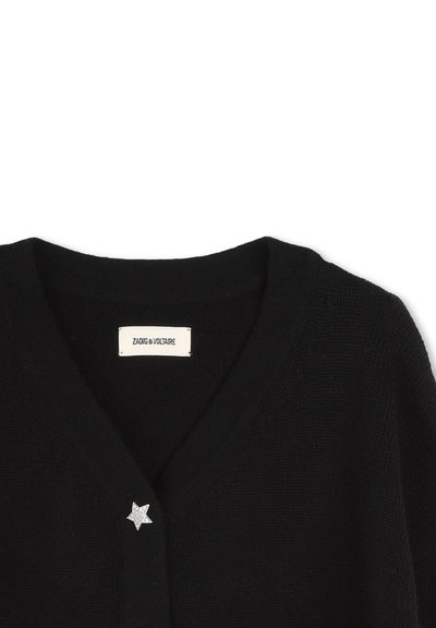 Zwarte gebreide cardigan met een V-hals, een stervormige zilveren accentknop en een label met "ZADIG & VOLTAIRE" op de halslijn.