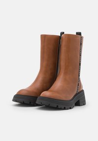 Pepe Jeans SODA BASS  - Botas de tornozelo com plataforma - nut brown