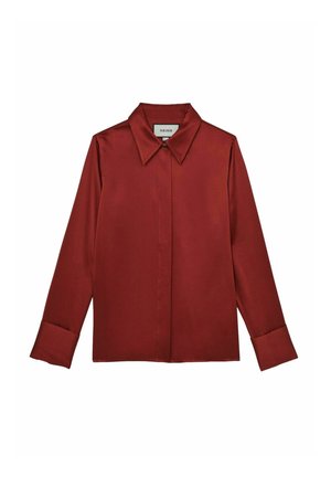 Czerwony satynowy blouse z długim rękawem, szerokim kołnierzem i mankietami, z ukrytymi guzikami z przodu, luźny krój, metka marki wewnątrz kołnierza.
