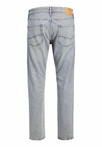 Jeans en denim gris clair avec une coupe droite, comportant des poches arrière, des coutures contrastées et une étiquette en cuir sur la taille.