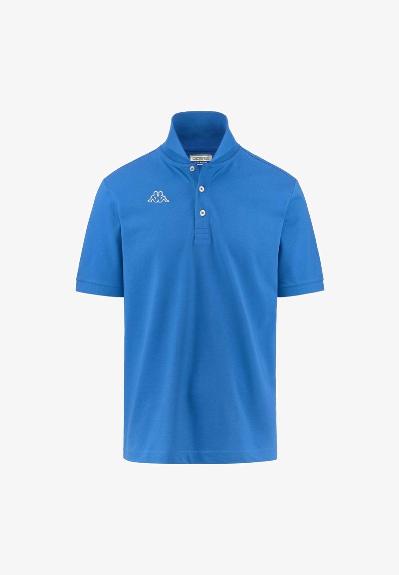 Polo blu in cotone, con colletto alla coreana, tre bottoni e logo Kappa bianco sul lato sinistro del petto. Maniche corte.