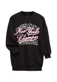 Sudadera negra de manga larga, con cuello redondo y puños elásticos. Presenta texto en rosa y blanco: "Estados Unidos Nueva York Campeones Internacionales."